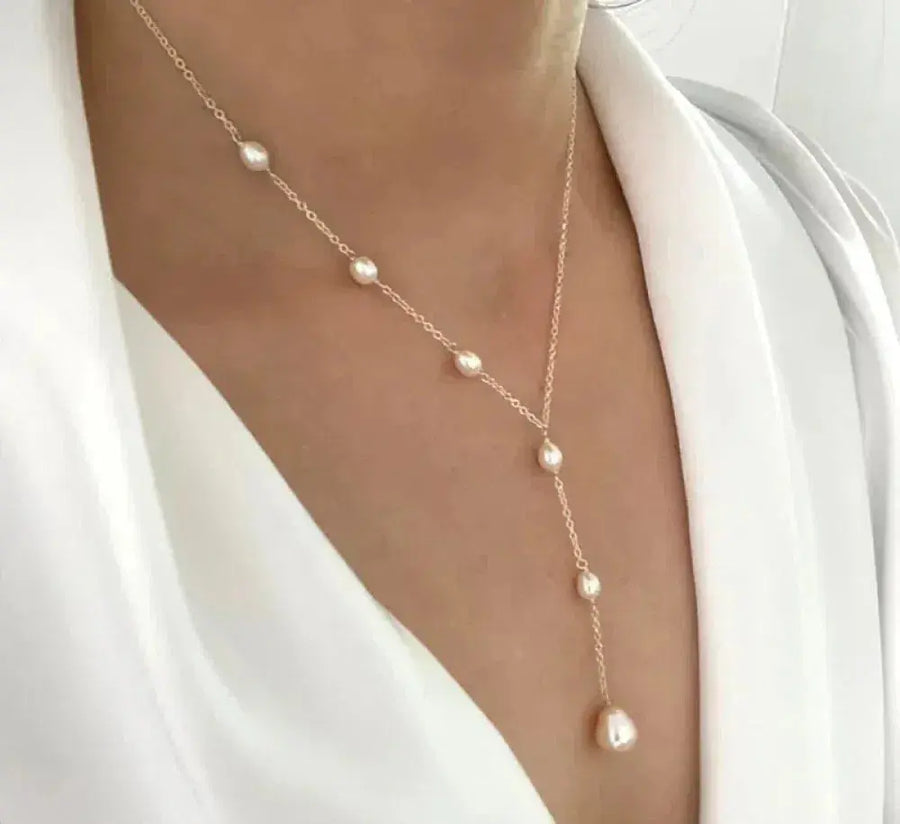 Collier vintage élégant avec pendentif et perles
